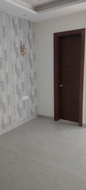 Room in 3 BHK Builder Floor at Orris Atulyam, Sector 83 – for Sale