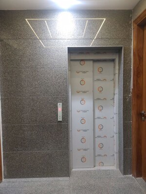 Lift in 1 BHK Builder Floor at Sushant Lok ii – for Rent