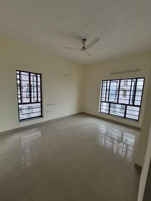 Room in 4 BHK Apartment at Ruchi Active Acres, Tangra – for Sale
