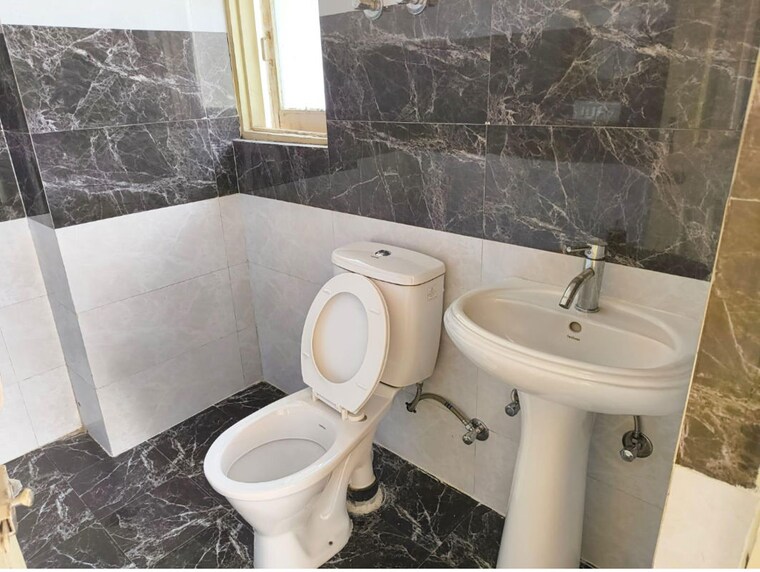 Bathroom, scc-sapphire 3 Bedroom 1250 Sq.Ft. Apartment In Raj Nagar Extension Ghaziabad 10433487