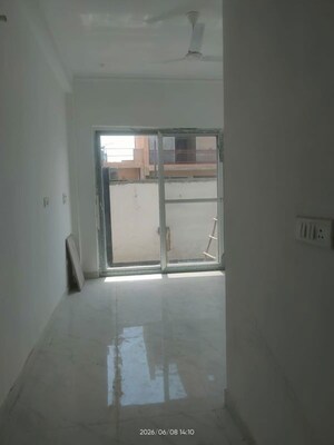 Furnished Amenities in 1.5 BHK Villa at Gaur Yamuna City, Gaur Yamuna City – for Rent