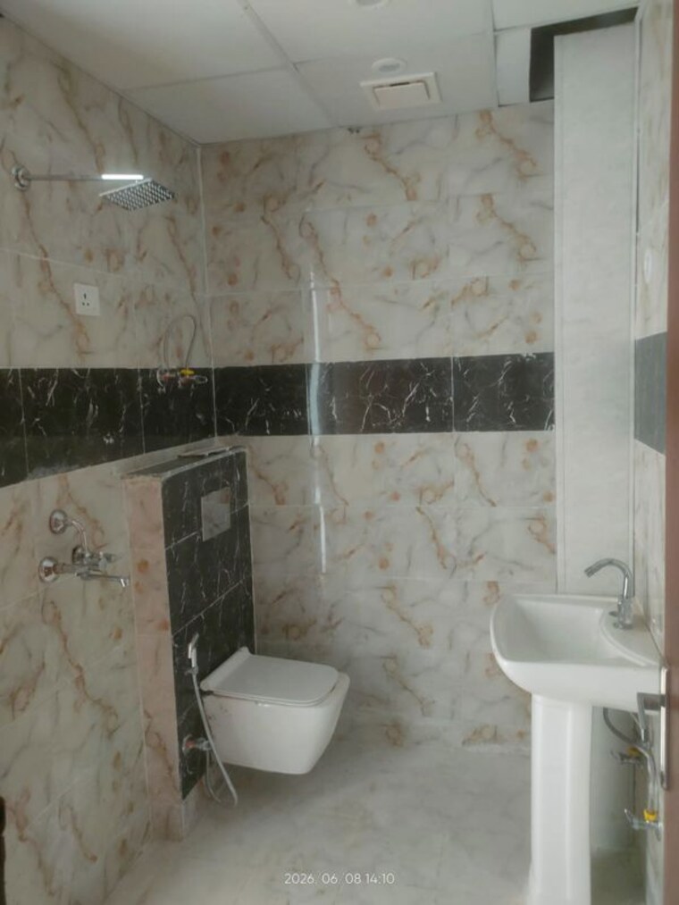 Bathroom, gaur-yamuna-city 1.5 Bedroom 1000 Sq.Ft. Villa In Gaur Yamuna City Greater Noida 10433496