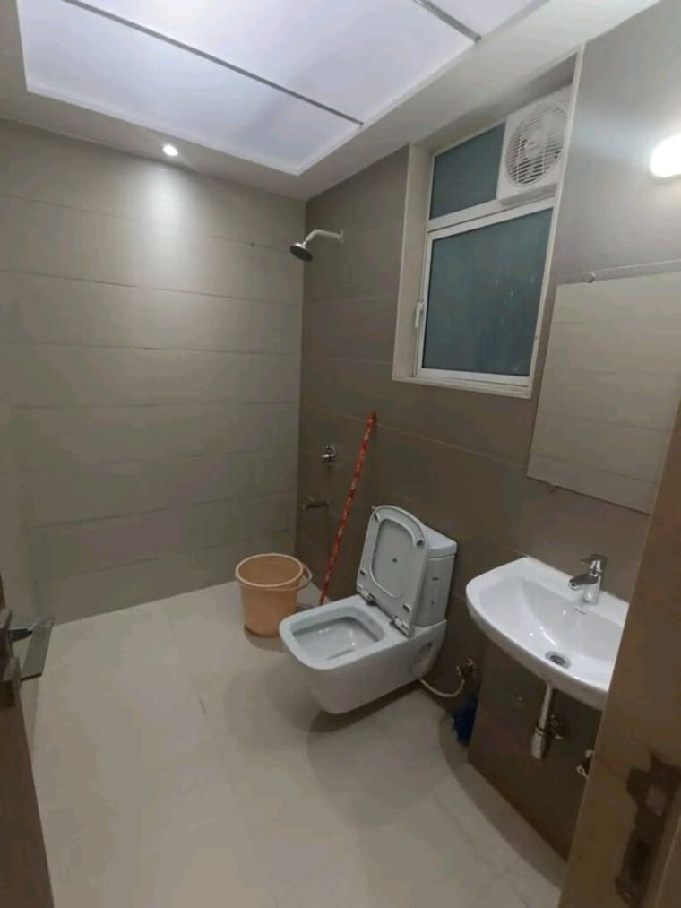 Bathroom, chandiwala-pearl-heaven 2 Bedroom 624 Sq.Ft. Apartment In Andheri East Mumbai 10433528