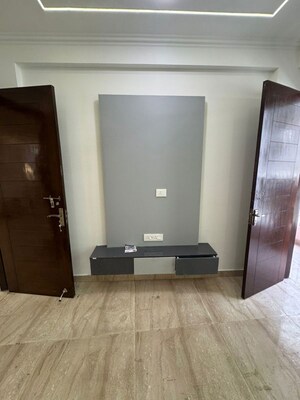 Room in 3 BHK Builder Floor at Saket – for Rent