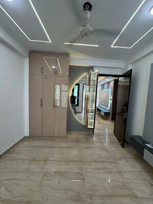 Parking in 3 BHK Builder Floor at Saket – for Rent