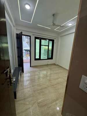 Room in 3 BHK Builder Floor at Saket – for Rent