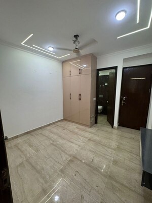 Room in 3 BHK Builder Floor at Saket – for Rent