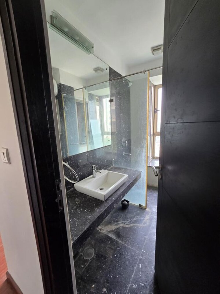 Bathroom, dlf cyber city 3 Bedroom 400 Sq.Yd. Builder Floor In Dlf Cyber City Gurgaon 10433556