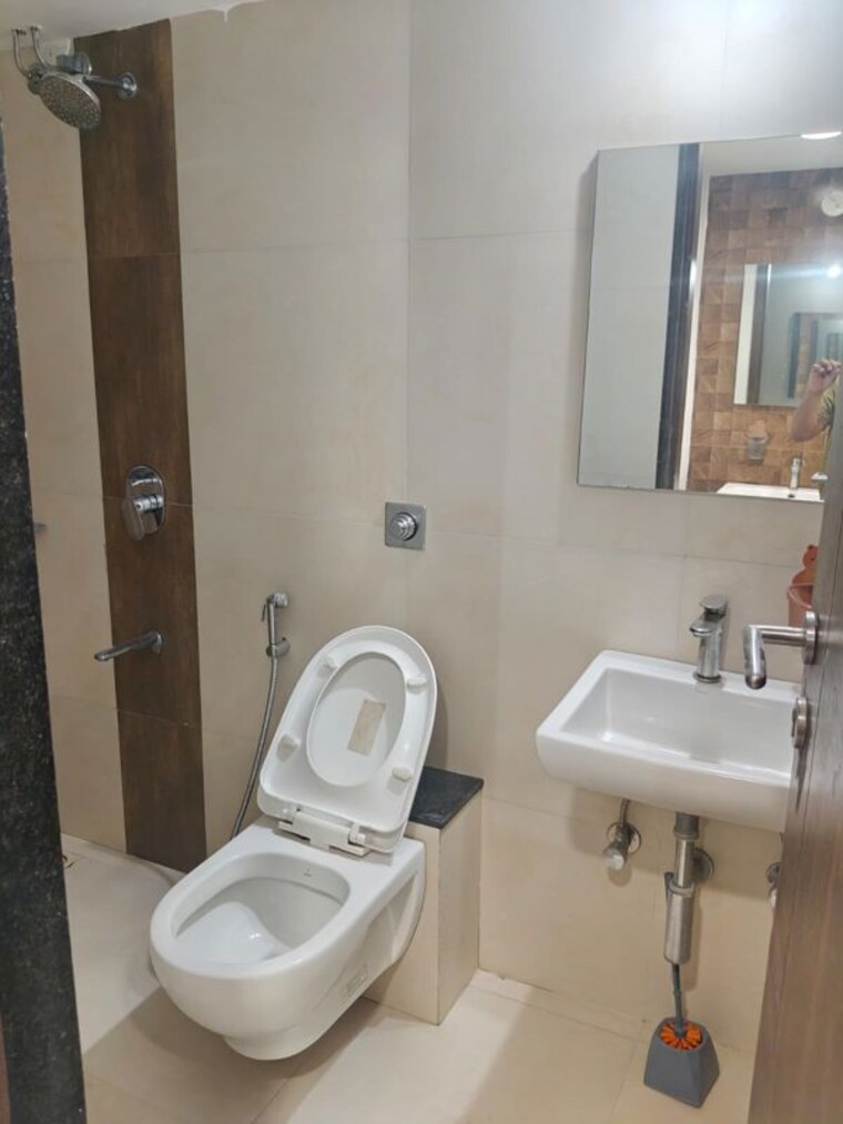 Bathroom, panchshil-balewadi-high-street 3 Bedroom 1500 Sq.Ft. Apartment In Baner Pune 10433555
