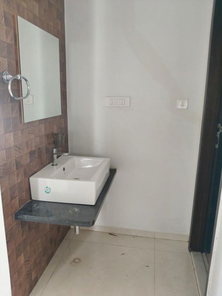 Bathroom, panchshil-balewadi-high-street 3 Bedroom 1500 Sq.Ft. Apartment In Baner Pune 10433555