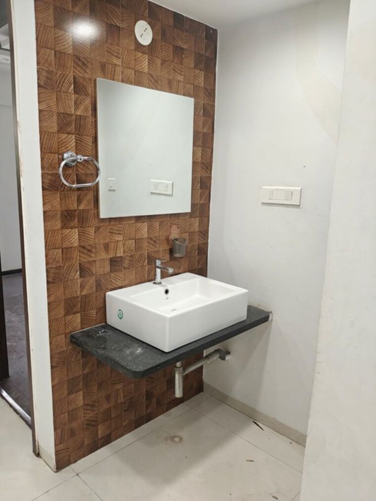 Bathroom, panchshil-balewadi-high-street 3 Bedroom 1500 Sq.Ft. Apartment In Baner Pune 10433555