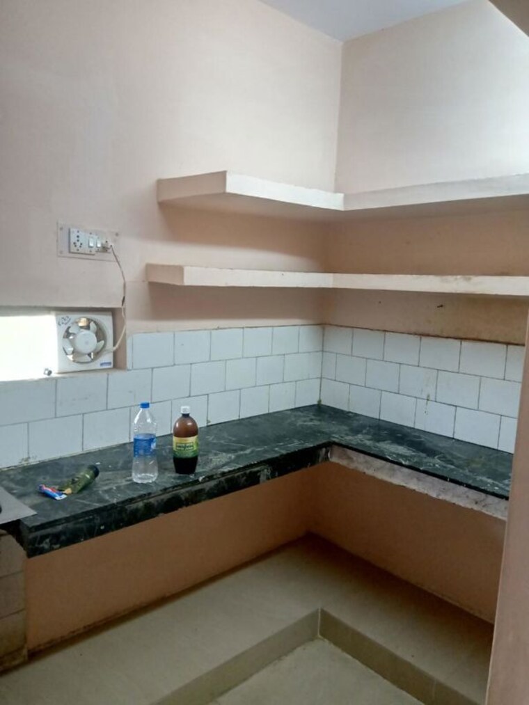 Kitchen, dlf city phase 3 1 Bedroom 502 Sq.Yd. Builder Floor In Dlf City Phase 3 Gurgaon 10433573