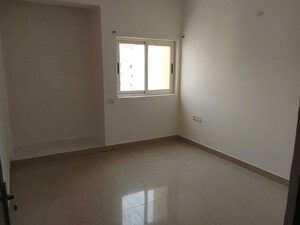 Room in 3 BHK Apartment at Nimbus Express Park View - II, Chi V Greater Noida – for Sale