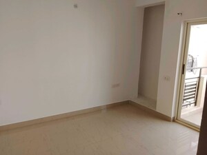 Room in 3 BHK Apartment at Nimbus Express Park View - II, Chi V Greater Noida – for Sale
