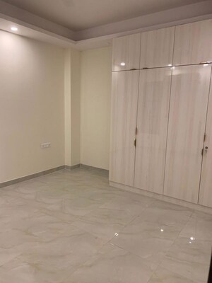 Room in 3 BHK Apartment at Pyramid Altia, Sector 70 – for Rent