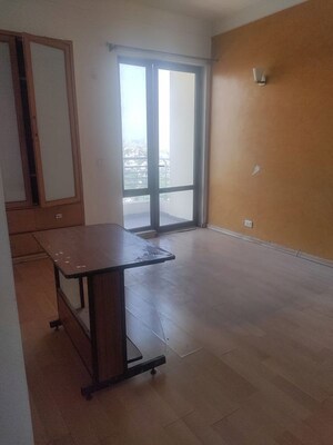 Room in 3 BHK Apartment at Unitech Fresco, Sector 50 – for Rent