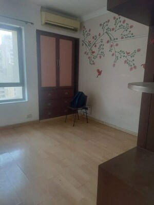 Room in 3 BHK Apartment at Unitech Fresco, Sector 50 – for Rent