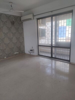 Room in 3 BHK Apartment at Unitech Fresco, Sector 50 – for Rent
