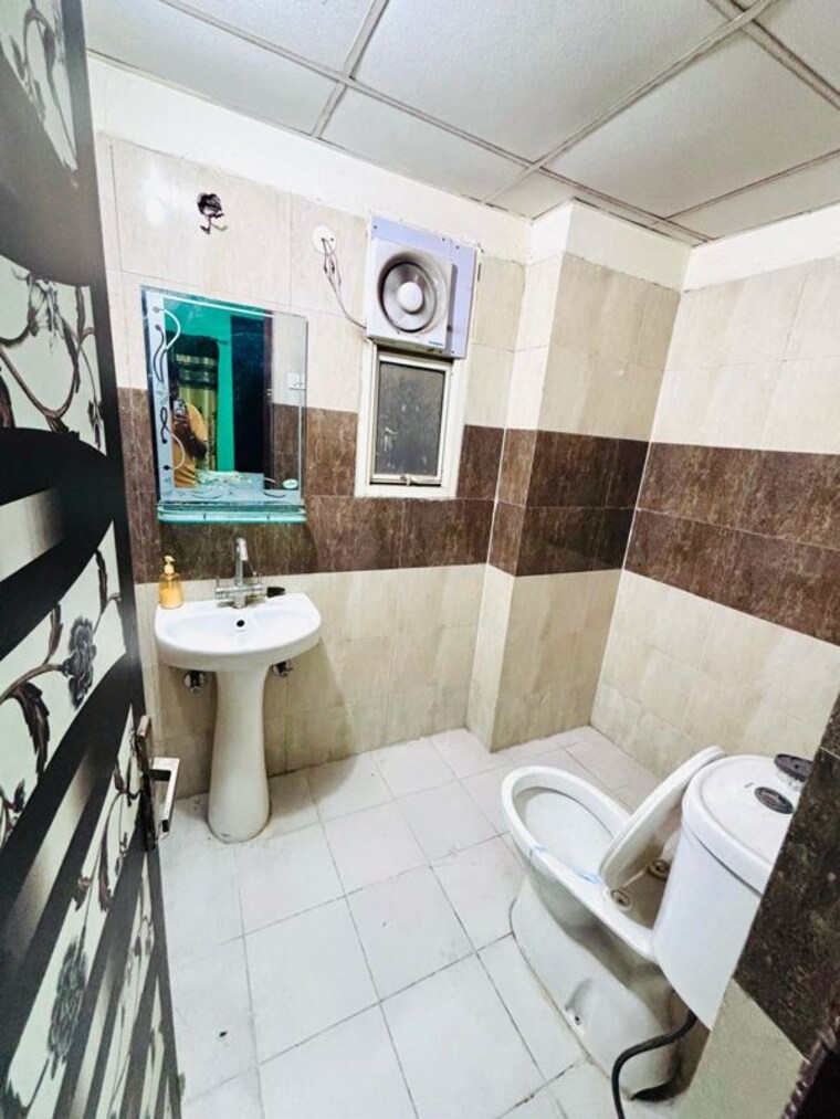 Bathroom, panchsheel-greens-ii 2 Bedroom 1020 Sq.Ft. Apartment In Sector 16 Greater Noida Greater Noida 10433625