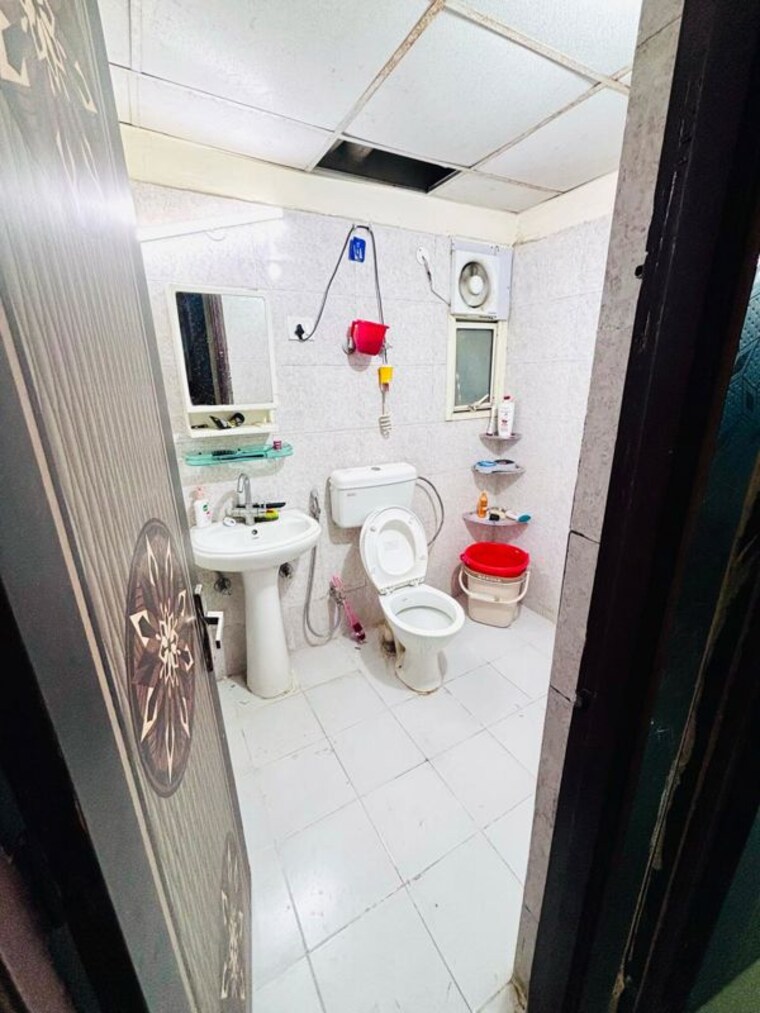 Bathroom, panchsheel-greens-ii 2 Bedroom 1020 Sq.Ft. Apartment In Sector 16 Greater Noida Greater Noida 10433625