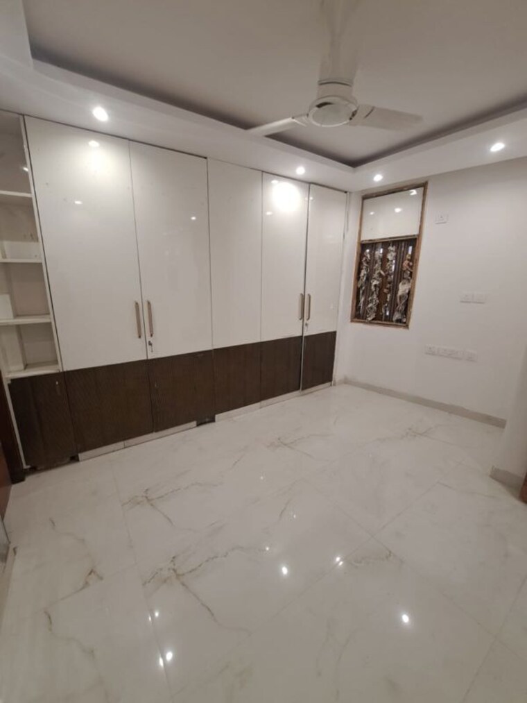 Room, sector 24 4 Bedroom 400 Sq.Yd. Apartment In Sector 24 Gurgaon 10433654