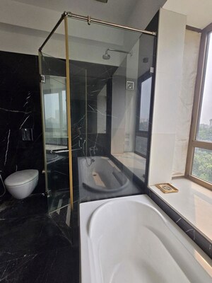 Team Area in 6 BHK Builder Floor at Dlf City Phase 3 – for Rent