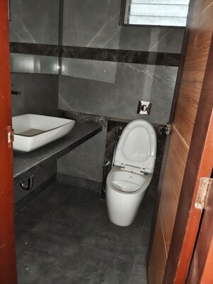 Bathroom in 4 BHK Apartment at Raheja Odyssey, Kandivali East – for Rent
