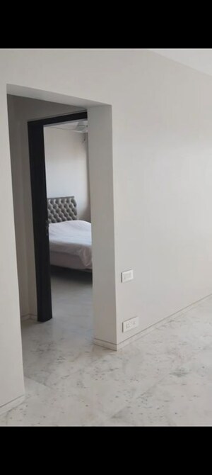Room in 3.5 BHK Apartment at Krypton Twin Tower, Prabhadevi – for Rent