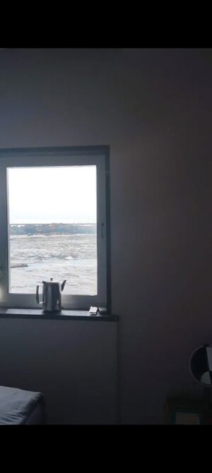 Room in 3.5 BHK Apartment at Krypton Twin Tower, Prabhadevi – for Rent