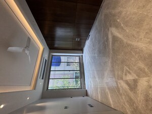 Furnished Amenities in 3 BHK Builder Floor at Safdarjung Enclave – for Sale