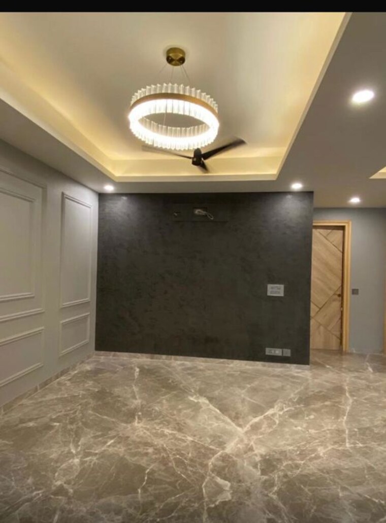  Parking, sushant lok i 3 Bedroom 215 Sq.Yd. Builder Floor In Sushant Lok I Gurgaon 10423306