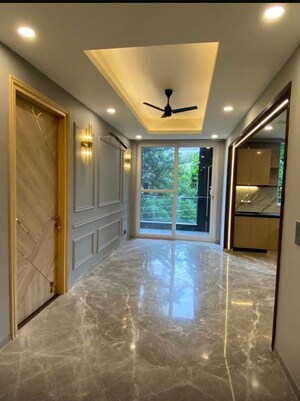Room in 3 BHK Builder Floor at Sushant Lok I – for Rent