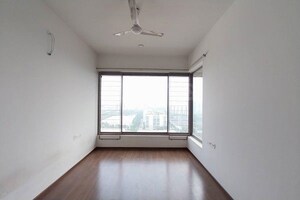 Room in 3 BHK Apartment at The Wadhwa The Address, Ghatkopar West – for Sale