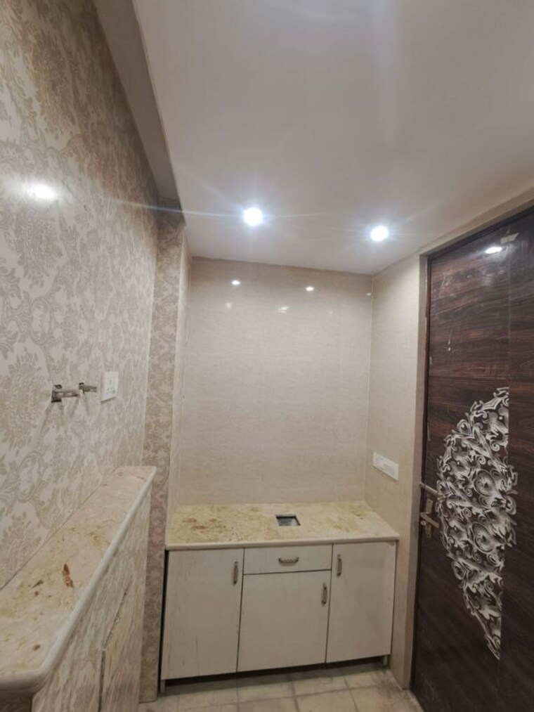 Bathroom, sector 24 1 Bedroom 60 Sq.Yd. Apartment In Sector 24 Gurgaon 10433791