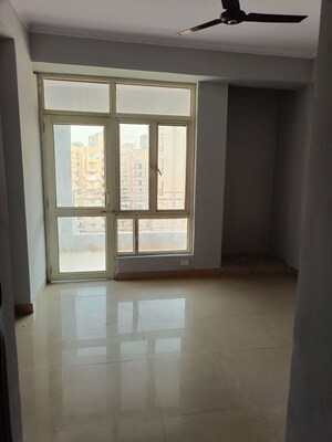 Room in 3 BHK Apartment at Supertech Ecovillage II, Sector 16b Greater Noida – for Rent