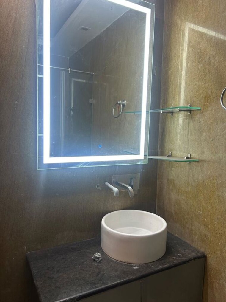 Bathroom, south extension 2 Bedroom 1800 Sq.Ft. Apartment In South Extension Delhi 10433785