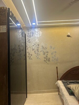Furnished Amenities in 2 BHK Apartment at South Extension – for Rent