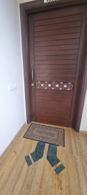 Furnished Amenities in 4 BHK Apartment at Greater Kailash – for Rent
