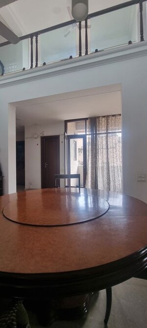 Room in 4 BHK Apartment at Greater Kailash – for Rent