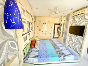 Bedroom in 2 BHK Apartment at Shyam Niwas CHS, Cumbala Hill – for Rent