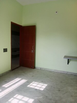 Room in 3 BHK Builder Floor at Huda – for Rent