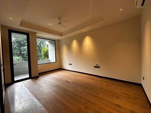 Room in 4 BHK Apartment at West End Colony – for Rent