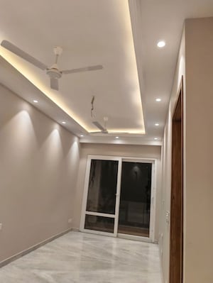 Furnished Amenities in 3 BHK Apartment at East Of Kailash – for Rent