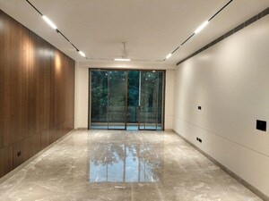Room in 4 BHK Builder Floor at Dlf Phase iv – for Sale