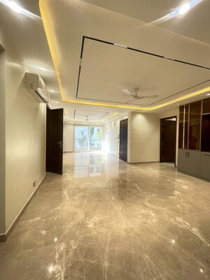 Room in 4 BHK Builder Floor at Sector 46 – for Sale