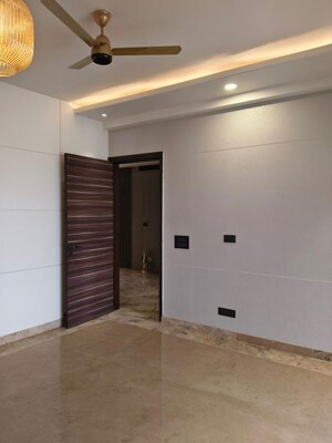 Room in 4 BHK Builder Floor at Sushant Lok I – for Sale