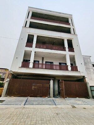 4 BHK Builder Floor For Sale in Sector 50