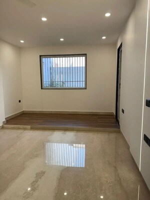 Room in 4 BHK Builder Floor at Dlf City Phase 3 – for Sale