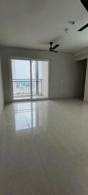 Room in 3 BHK Apartment at Eldeco Live By The Greens, Sector 150 – for Rent