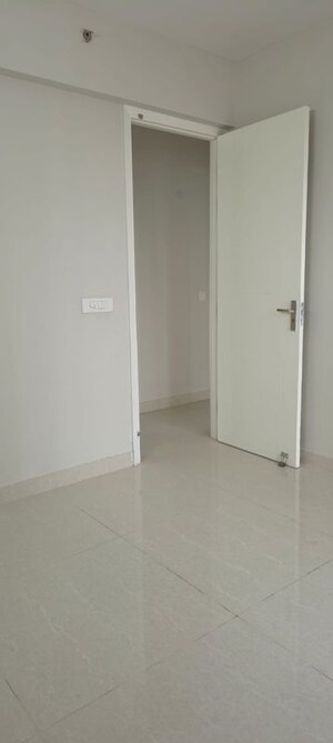 Room in 3 BHK Apartment at Eldeco Live By The Greens, Sector 150 – for Rent